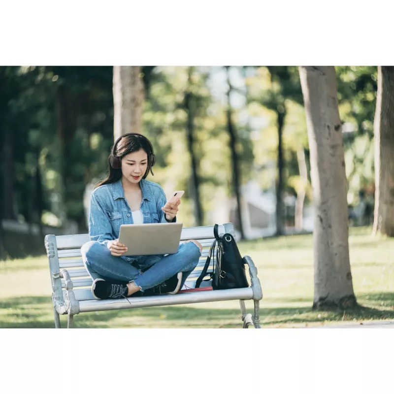 Kensington H1050 EQ Bluetooth on-ear headset s technológiou potlačenia okolitého hluku