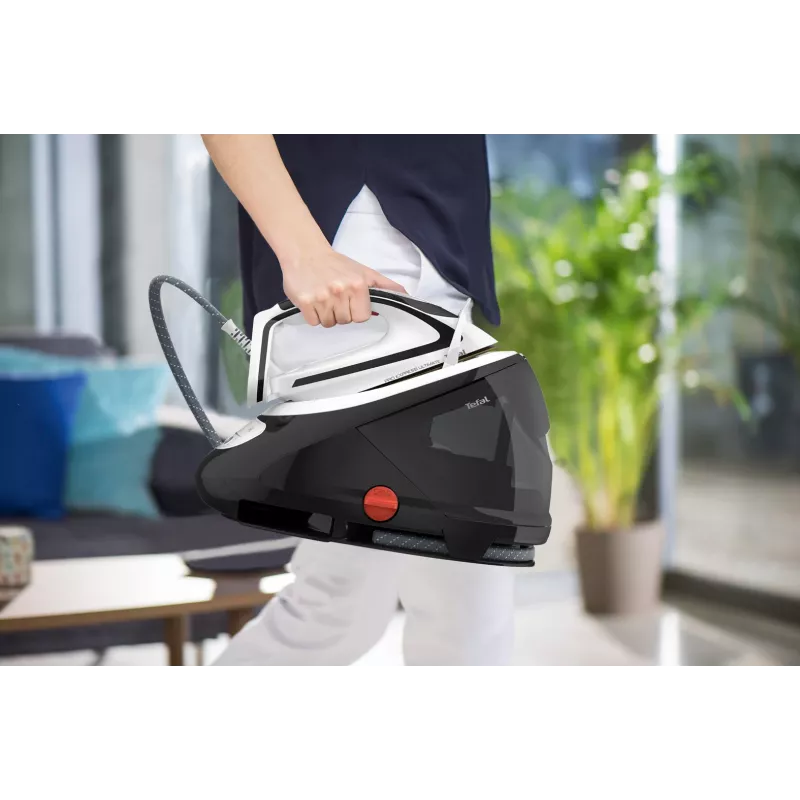 Tefal Pro Express Ultimate GV9550 1,9 l Durilium AirGlide Autoclean žehliaca plocha čierna, biela