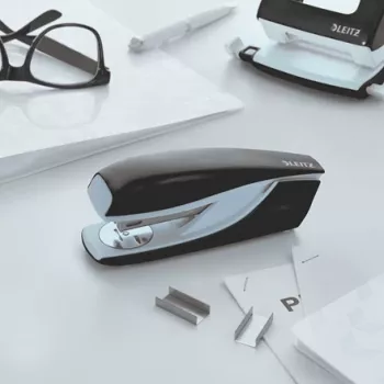 Leitz zošívačka WOW 5502 Metal 30 listov, 30 listov, čierna, P3, kov, plast, 80 g/m², 4 cm