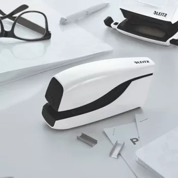 Leitz NeXXt zošívačka na batérie WOW 5566, 10 listov, predný mechanizmus, 1 cm, plast, biela, batéria