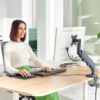 Leitz Ergo úsporný držiak na jeden monitor, 9 kg, 43,2 cm (17 palcov), 81,3 cm (32 palcov), 75 x 100 mm, nastavenie výšky, sivá