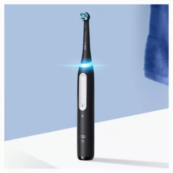 Oral-B iO 4 rotačná zubná kefka pre dospelých čierna