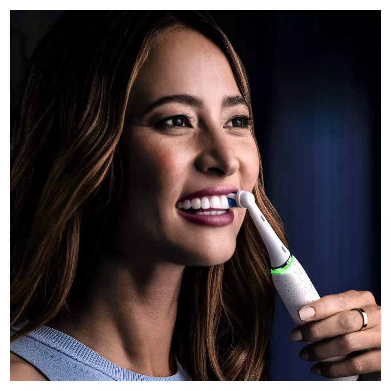 Oral-B iO Series 10 zubná kefka pre dospelých rotačno-oscilačná biela
