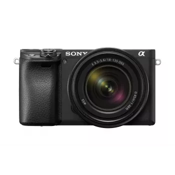 Sony α 6400 + SEL18135 MILC 24,2 MP CMOS 6000 x 4000 pixelov čierny
