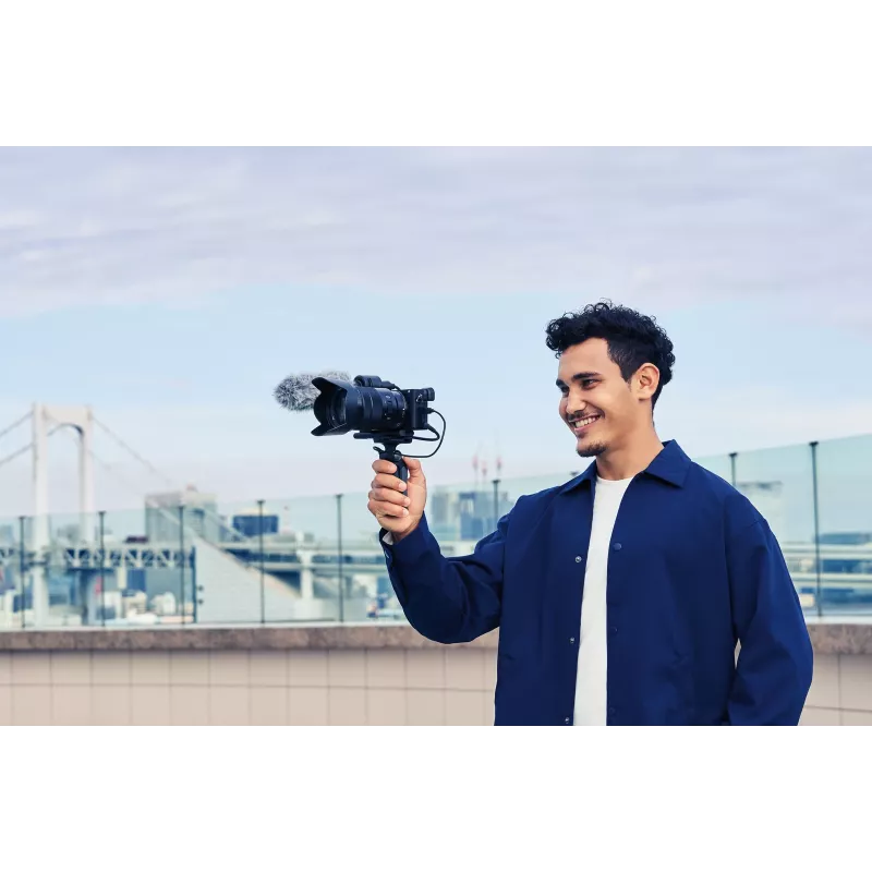 Sony α 6400 + SEL18135 MILC 24,2 MP CMOS 6000 x 4000 pixelov čierny