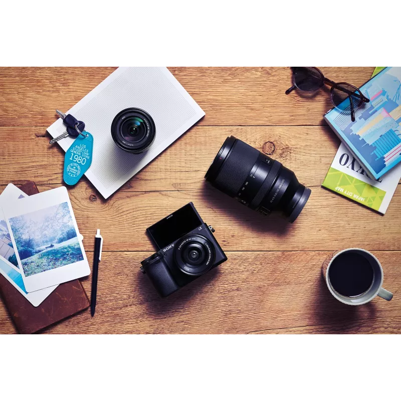 Sony α 6400 + SEL18135 MILC 24,2 MP CMOS 6000 x 4000 pixelov čierny