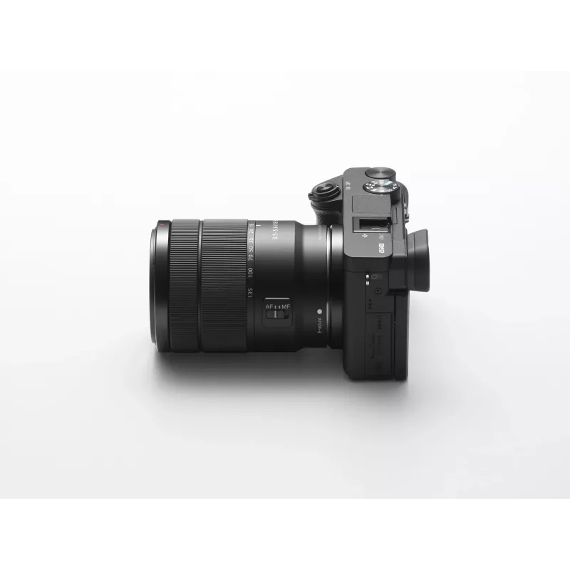 Sony α 6400 + SEL18135 MILC 24,2 MP CMOS 6000 x 4000 pixelov čierny