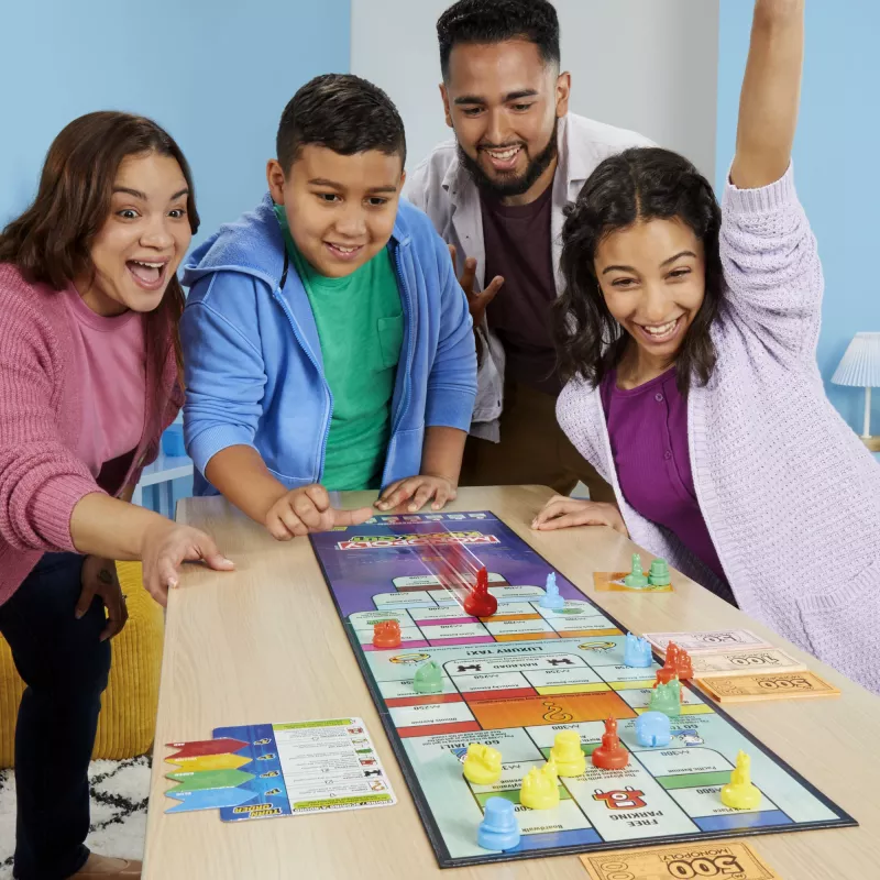 Monopoly Knockout rodinná hra, rýchle spoločenské hry pre vek 8+, 2–8 hráčov, 20 min.