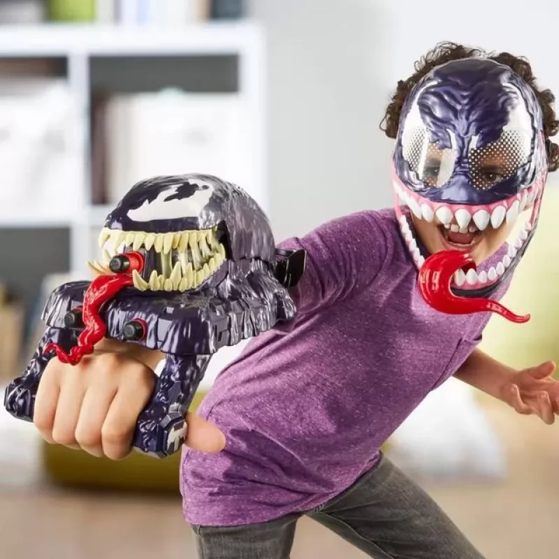 Hračkársky rukavicový blaster Hasbro Marvel Spider-Man Venom Strike Blaster fialová