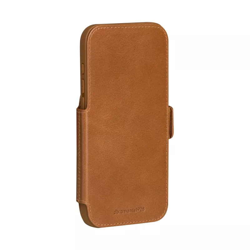 dbramante1928 Copenhagen Flip puzdro zo zrnitej kože pre iPhone 17 Pro Max, tan