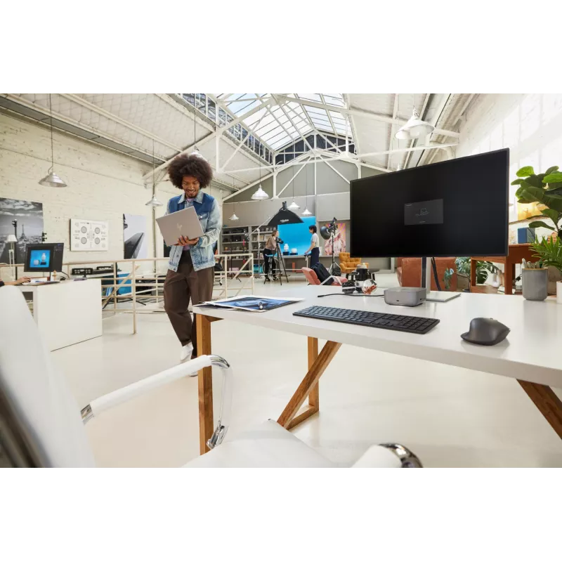 HP Series 7 Pro 27 palcov 4K konferenčný monitor - 727pm