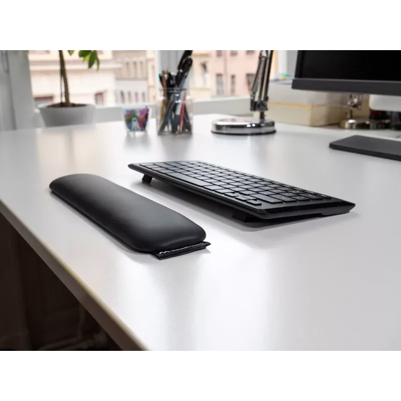 Podložka pod zápästie Mousetrapper Small, čierna umelá koža, 320×72×20 mm
