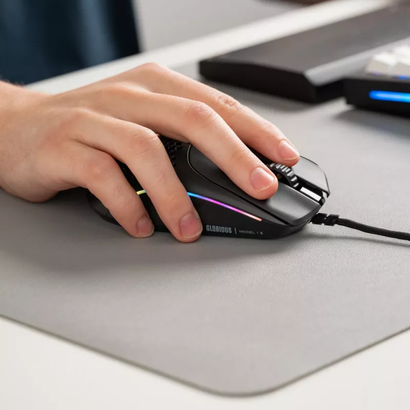 Glorious Gaming Glorious Model IV2 Wired - čierna, pravá ruka, optický, USB Type-A, 26000 DPI, čierna