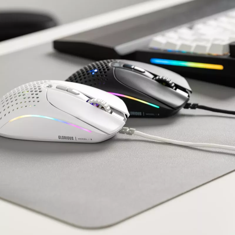 Glorious Gaming Glorious Model I2 Wired – biela, pravá ruka, optický, USB Type-A, 26000 DPI, biela