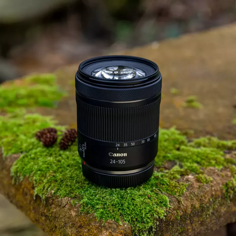 Canon EOS R8 + RF 24-105mm F4-7.1 IS STM MILC 24,2 MP CMOS 6000 x 4000 pixelov čierny