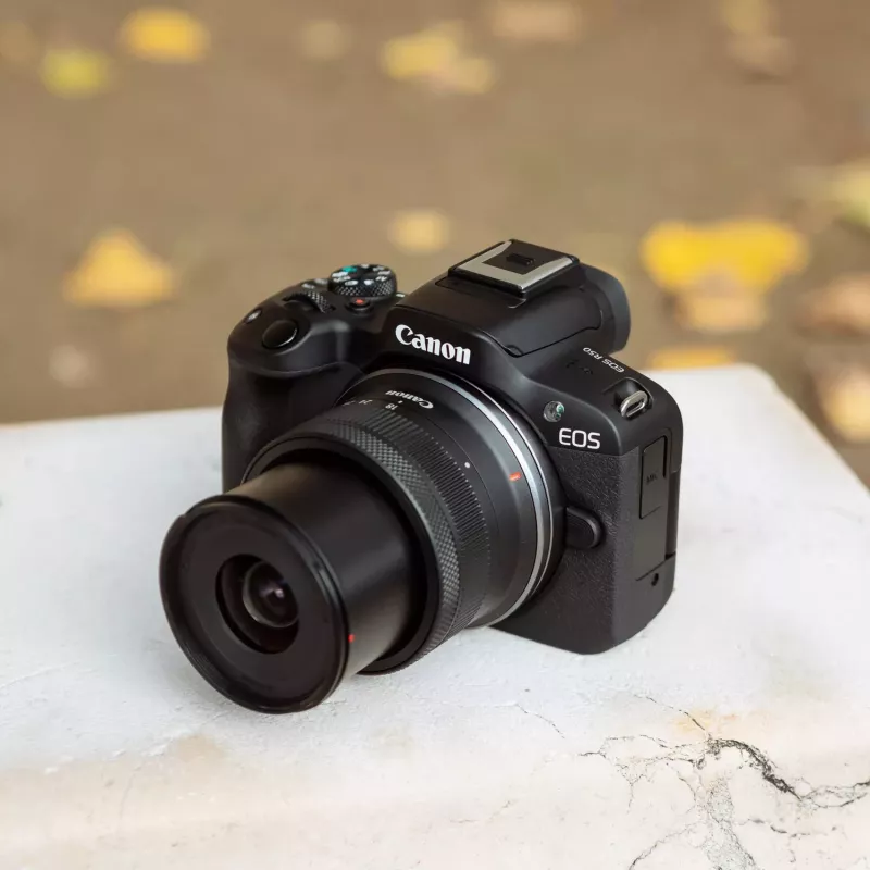 Canon EOS R50 súprava bezzrkadlovky s objektívmi RF-S 18-45mm a RF 75-300mm