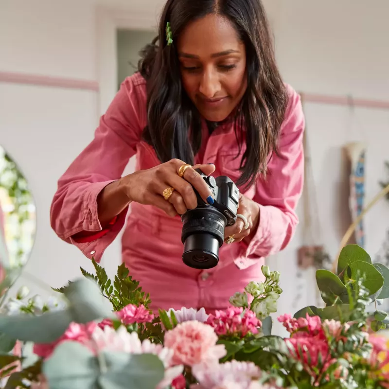 Canon EOS R50 súprava bezzrkadlovky s objektívmi RF-S 18-45mm a RF 75-300mm