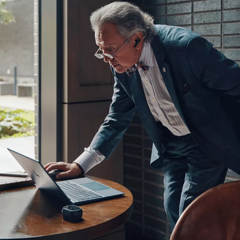 HP Poly Voyager Free 60+ UC Carbon čierne slúchadlá +BT700 USB-C adaptér +dotykové nabíjacie puzdro