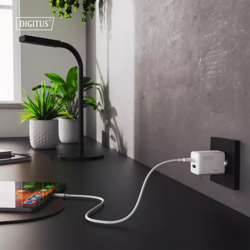 Nástenná nabíjačka DIGITUS USB GaN 45W — 1× USB-C, 1× USB-A, vstup 100–240V, biela