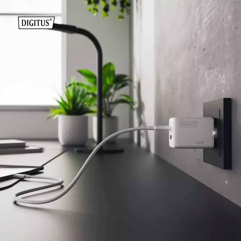 Nástenná nabíjačka DIGITUS USB GaN 45W — 1× USB-C, 1× USB-A, vstup 100–240V, biela