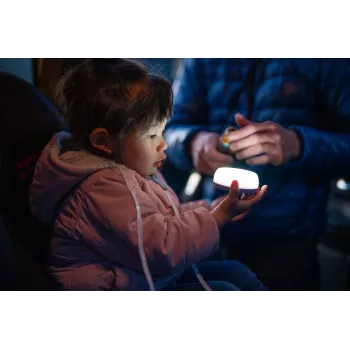 Baterkou napájaná kempingová lampáš Ledlenser Kidcamp6 — LED RGB, 60 lm, AAA, ABS puzdro, 95 g