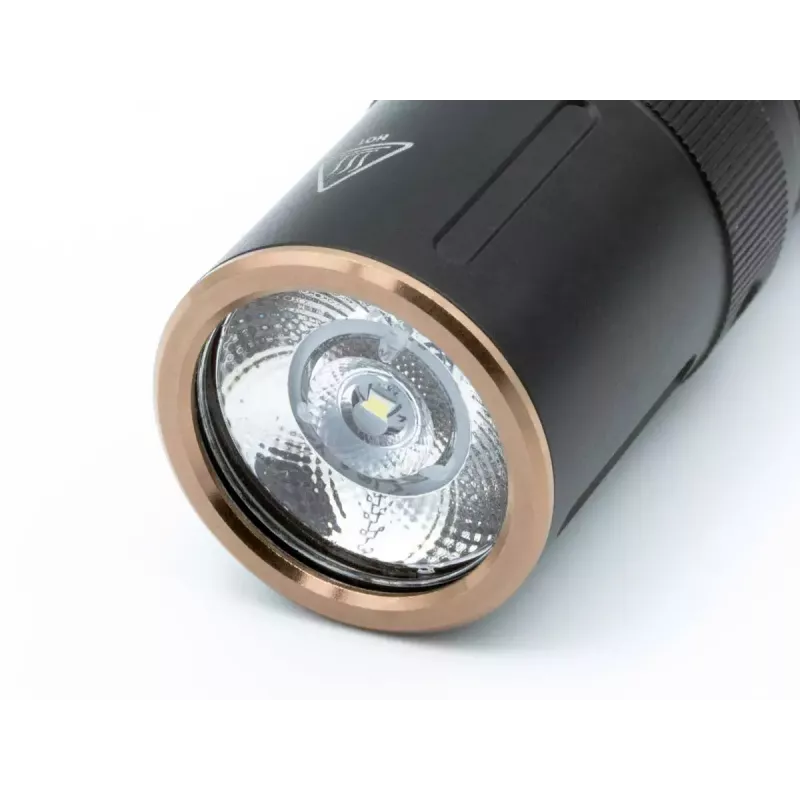 Ručná baterka Fenix E12 V2.0 čierna LED hliník IP68 50000 h