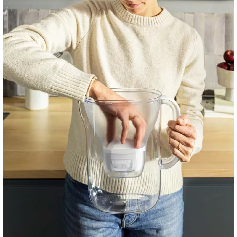 Kanvica na filtrovanie vody BRITA Style Essential XL s MAXTRA PRO Pure Performance kazetami (3) — biela