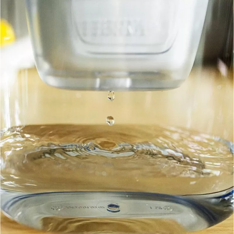 Kanvica na filtrovanie vody BRITA Style Essential XL s MAXTRA PRO Pure Performance kazetami (3) — biela