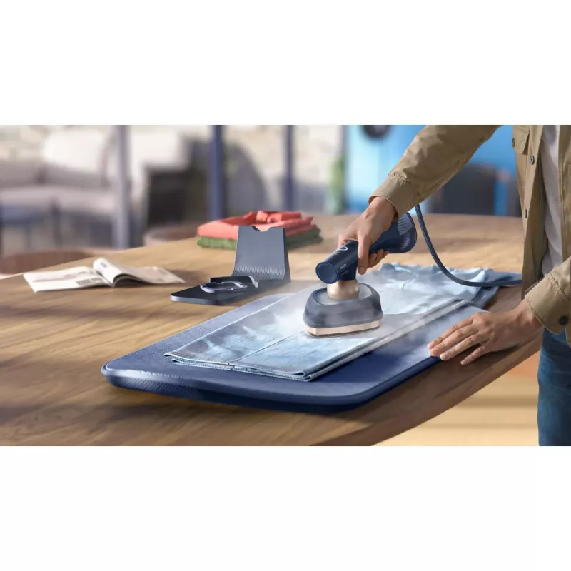 Parná žehlička Philips GC213/50 s žehliacou plochou SteamGlide Plus, 1800 W, 2,5 m kábel, StyleMat v balení