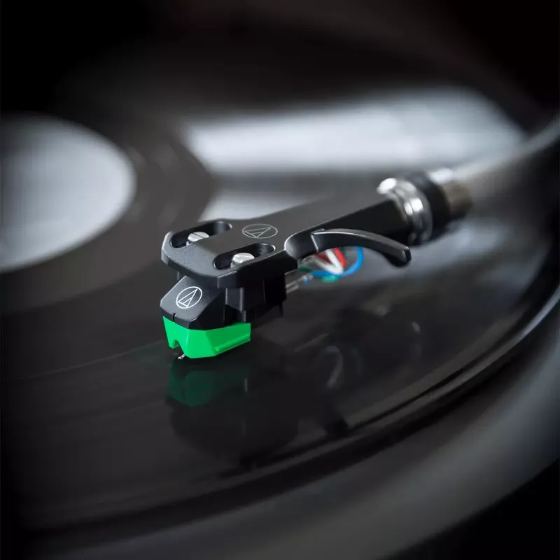 Audio-Technica AT-VM95E/H prenoska s AT-HS6BK headshell predmontovaná (čierna/zelená)