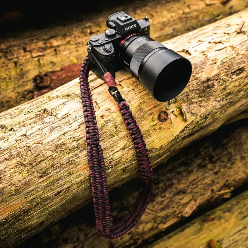 C-ROPE Traveler paracord remienok na fotoaparát, 140 cm, Red Dots