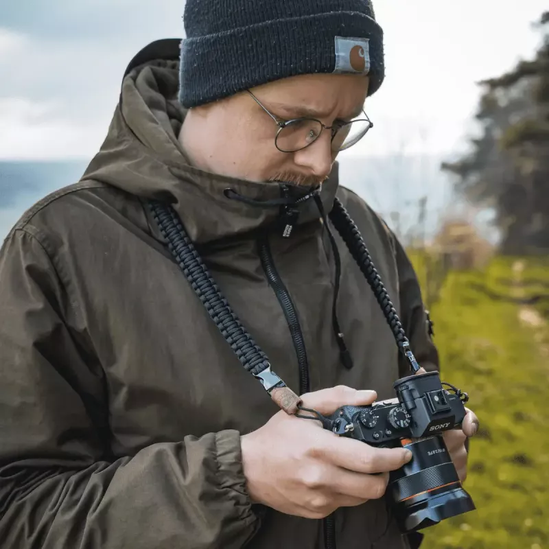 C-ROPE Traveler paracord remienok na fotoaparát, 140 cm, Military Olive