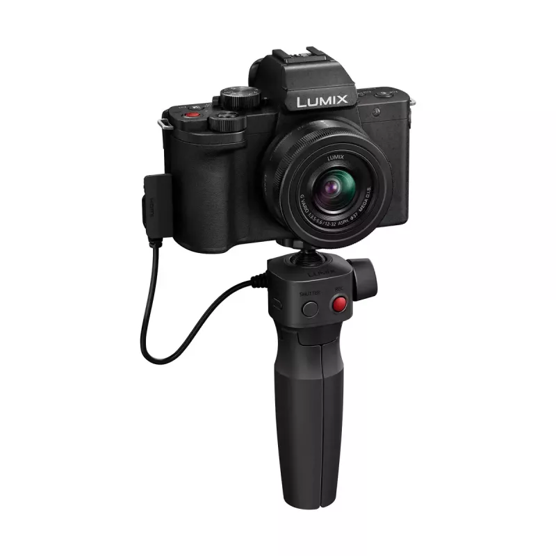 Panasonic Lumix DC-G100D čierna súprava fotoaparátu s objektívom H-FS 12-32 a gripom DMW-SHGR2