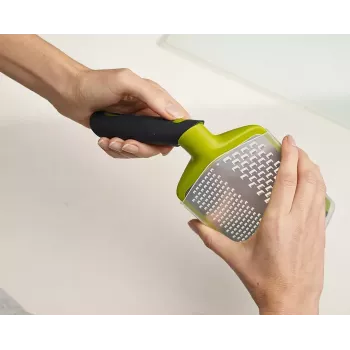 Kuchynská strúhadlo Joseph Joseph Twist Grip zelená