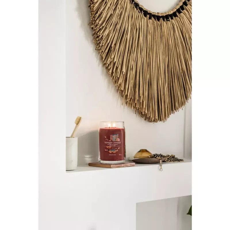 Vosková sviečka Yankee Candle 1743378E červená 157 mm výška 9,3 cm priemer 567 g