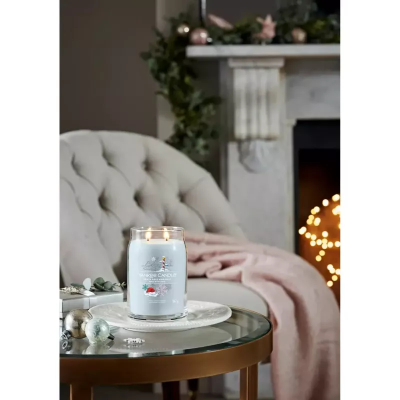 Vosková sviečka Yankee Candle North Pole Hideaway modrá 157 mm 567 g