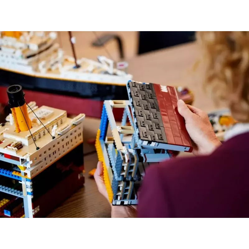 LEGO stavebnica ICONS 10294 replika Titanicu — 9 090 dielov, 18+