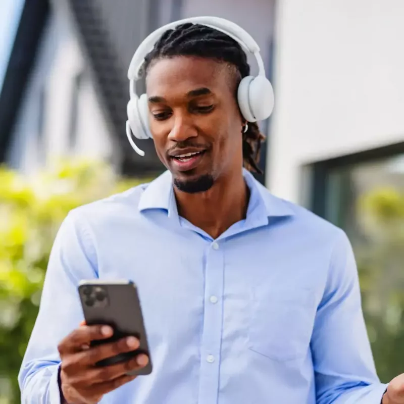Headset Logitech Zone Wireless 2 ES — káblový a bezdrôtový (Bluetooth), USB-C, supraaurálny, 1,5 m kábel, biela, 212 g