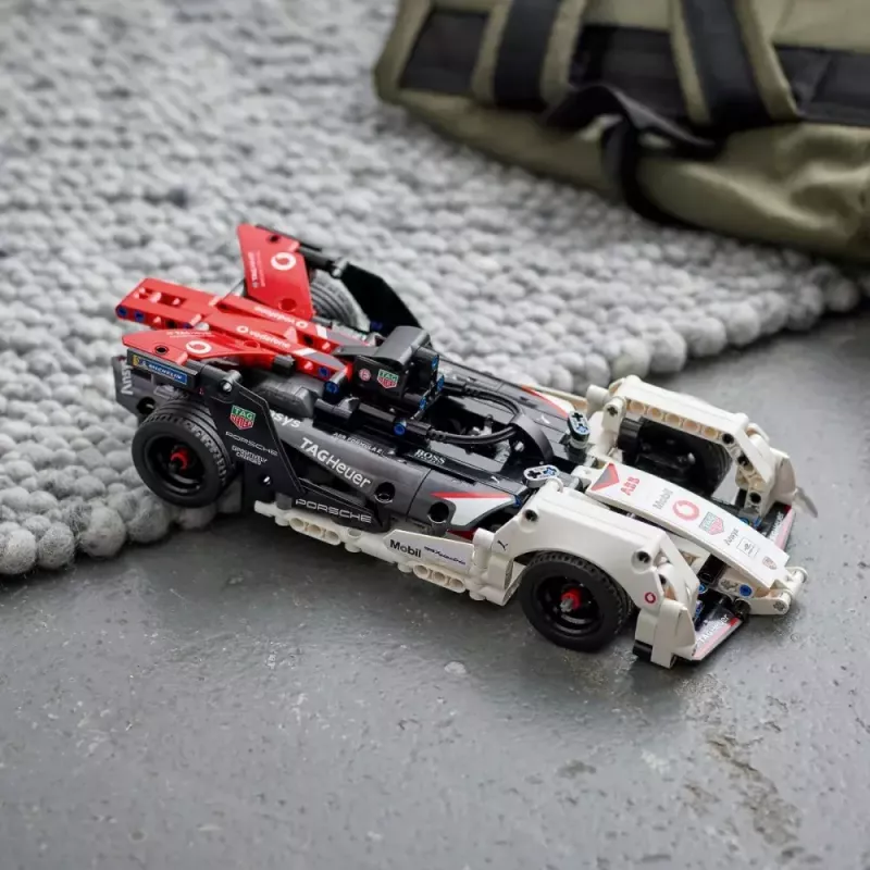 LEGO Brick Set Formula E Porsche 99X Electric model 42137 – stavebnica