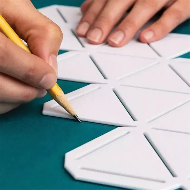 Šablóna siluet Fiskars 1059566 biela plastová pre dospelých a deti
