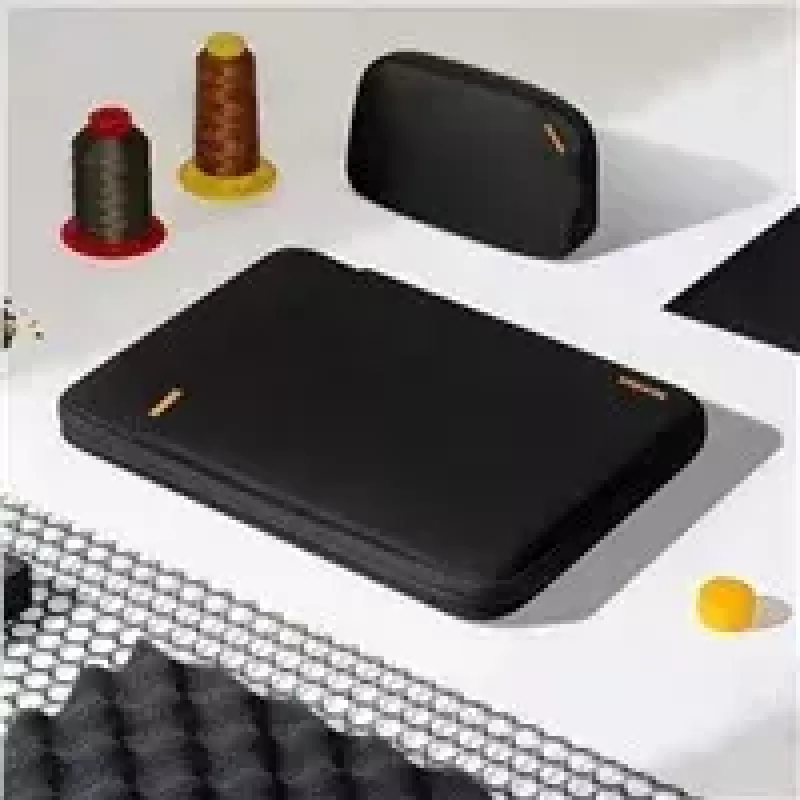 Sada puzdier Tomtoc TOM-A13-C12D pre 13 palcov MacBook Pro/Air — čierna