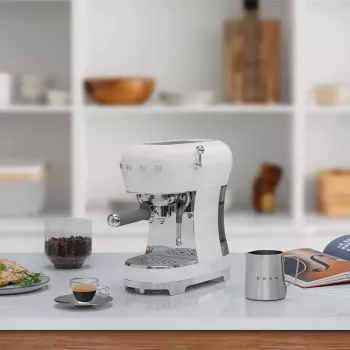 Kávovar Smeg 1,1 l ECF02WHEU