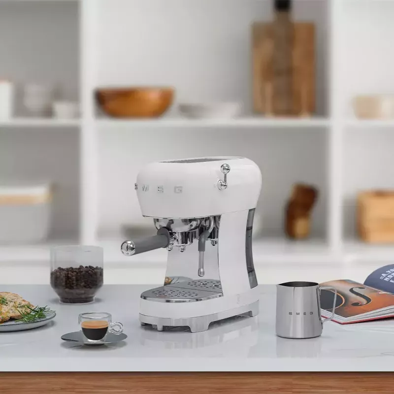 Kávovar Smeg 1,1 l ECF02WHEU