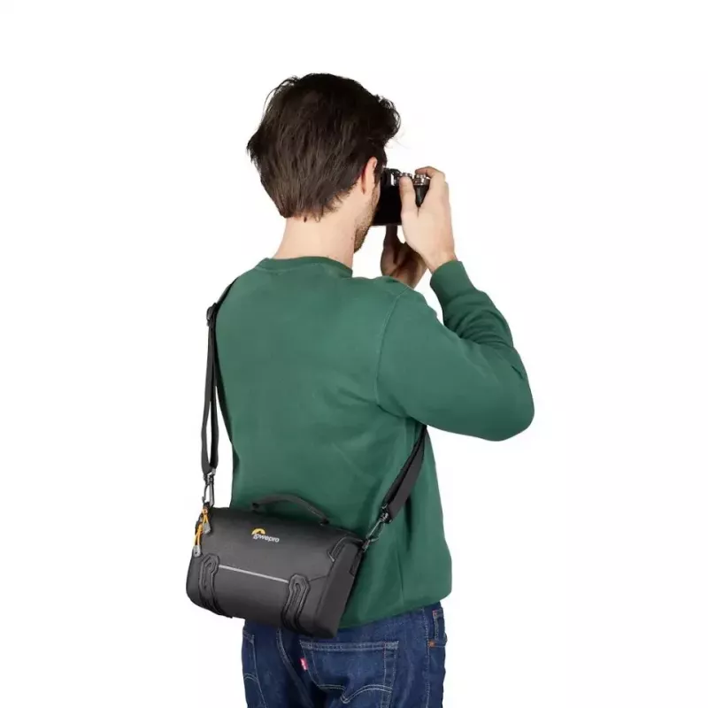 Taška na opasok Lowepro Adventura SH 160 III čierna ramenný popruh