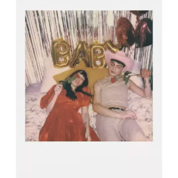 Sofortná kamera POLAROID Now Gen 3 žltá — model 9158, analógová instantná kamera, integrovaný blesk