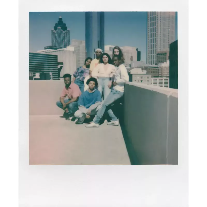 Sofortná kamera POLAROID Now Gen 3 žltá — model 9158, analógová instantná kamera, integrovaný blesk