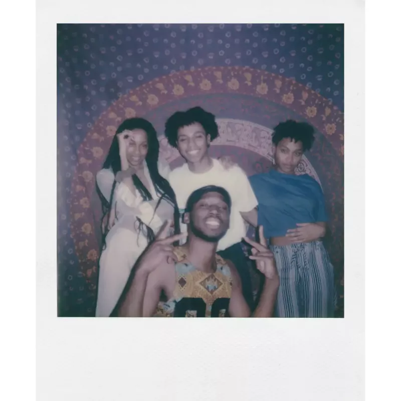 Sofortná kamera POLAROID Now Gen 3 žltá — model 9158, analógová instantná kamera, integrovaný blesk