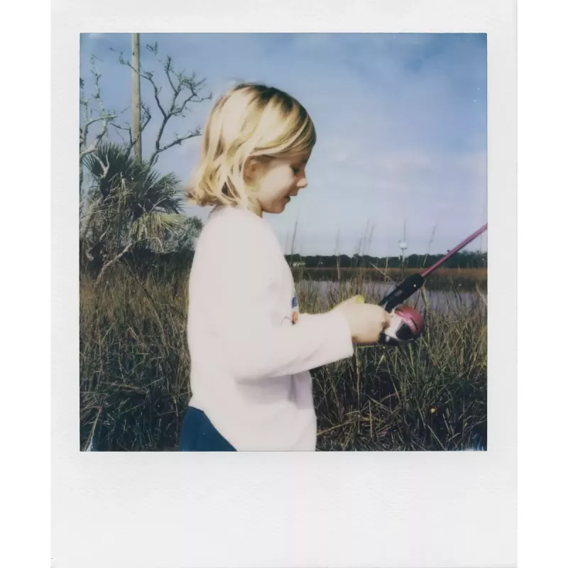 Sofortná kamera POLAROID Now Gen 3 žltá — model 9158, analógová instantná kamera, integrovaný blesk
