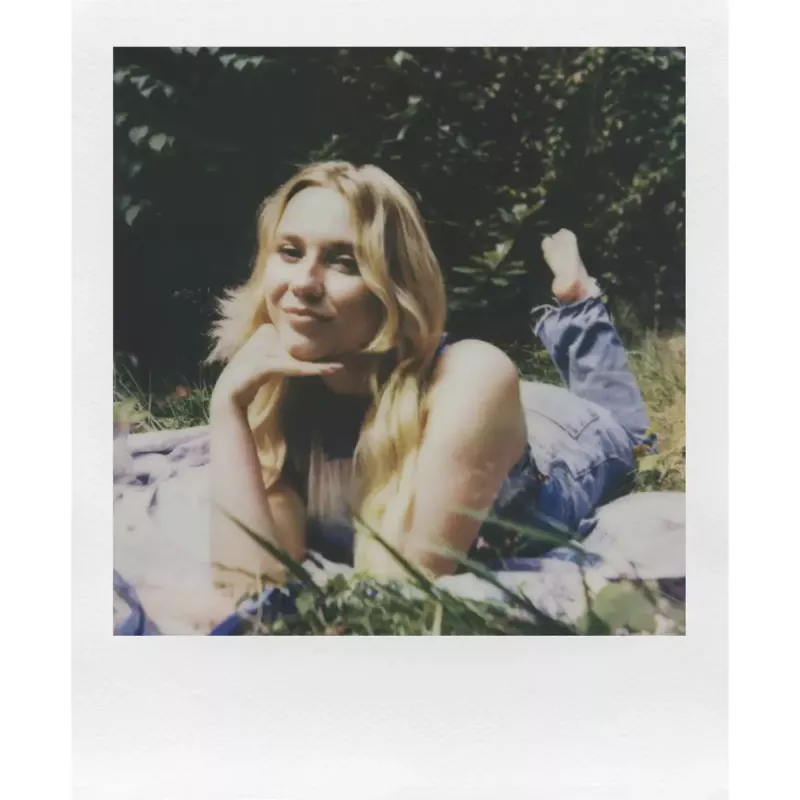 Sofortná kamera POLAROID Now Gen 3 žltá — model 9158, analógová instantná kamera, integrovaný blesk