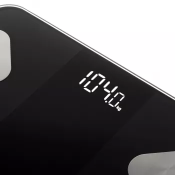 Adler Smart Bathroom Scale AD 8186b automatické vypnutie analýza telesného tuku meranie indexu telesnej hmotnosti (BMI) analýza kostnej hmoty maximálna hmotnosť (kapacita) 180 kg funkcia pamäte viacero používateľov